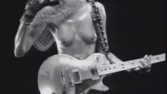 Emma Sjoberg naked in Vanessa Paradis video - TANDEM