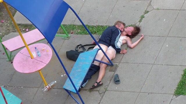 A drunk woman gets fucked by a homeless man***hahaha