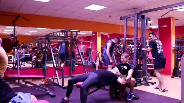 The girl confused the gym with the bedroom. Sexy girl in the gym. Fitonyashki, bikinis, bikinists, fitness, fitnes. Not sex sex not porn
