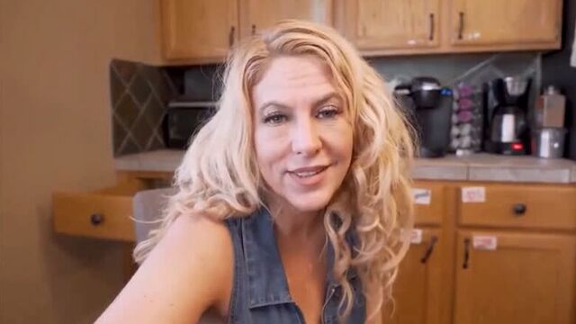 PORN - SHE'S 45 - USED TO SEX WITH MOMMY, YOU CAN SHOW YOUR DICK - porn sex milf pov - Lily Craven