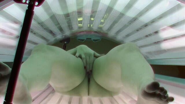 Blonde jerks off (solarium masturbation self-satisfaction pussy dry vagina mandu stroking tits excited asshole burning sex)