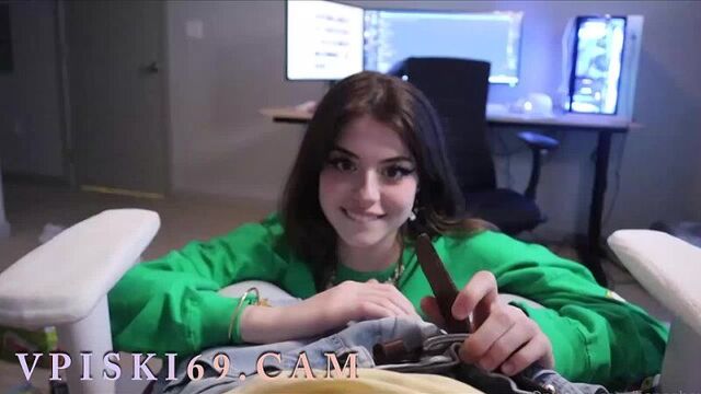 Juicy Hannah Ovo learns to give a blowjob on a dick Porn Sex fuck Fuck Homemade porno Amateur teen Home Porn young homemade