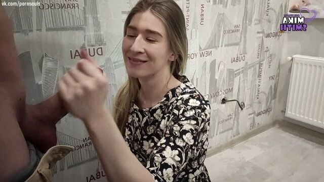 The courier girl accepted payment with a dick in her mouth [porno homemade anal incest Russian homemade brazzers